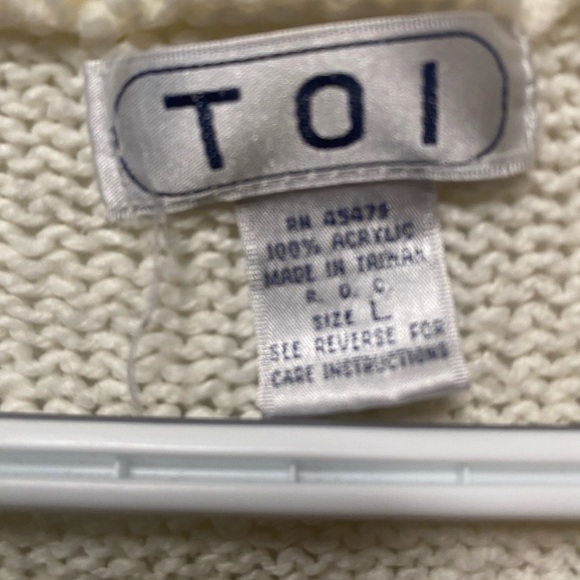 TOI Women's V Neck Big Button Cable Knit Cardigan Sweater Creme L - Picture 7 of 7